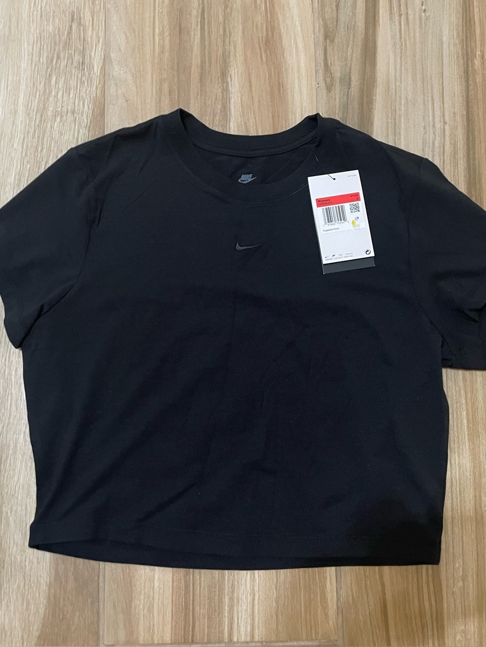 Nike Women’s Black Cropped Crew Tee (L)